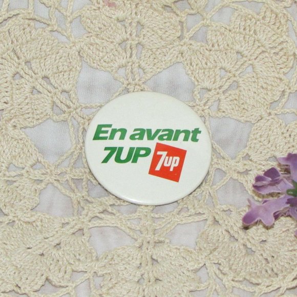 Vintage 7UP Pinback Button French Advertising Promotional Swag - Picture 3 of 3